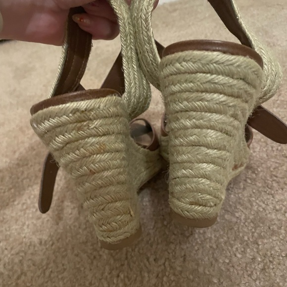 Steve Madden “Wade T Strap” Leather Wedges - Picture 3 of 3